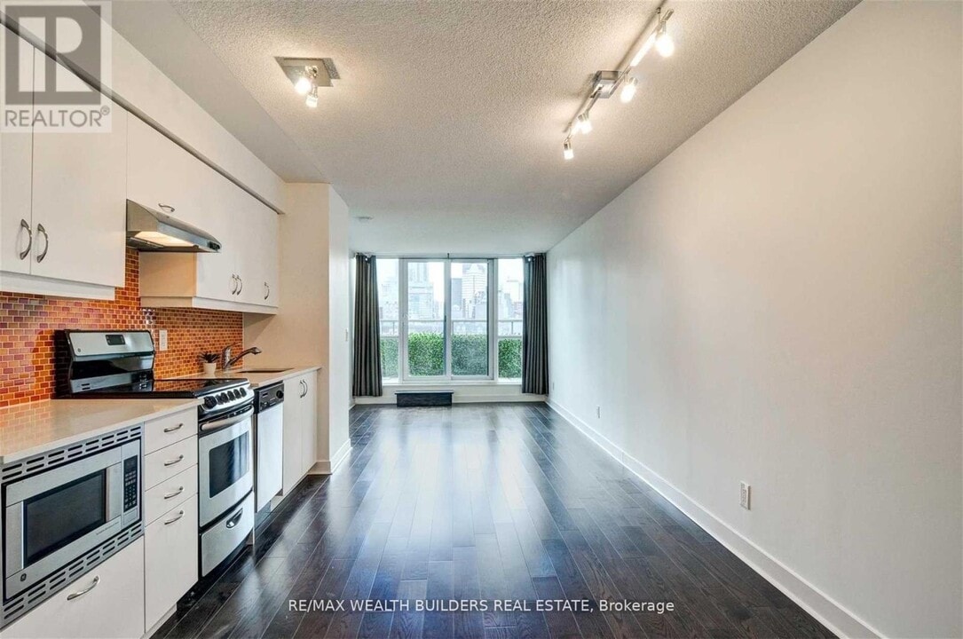 320 Richmond St E in Toronto, ON - Building Photo