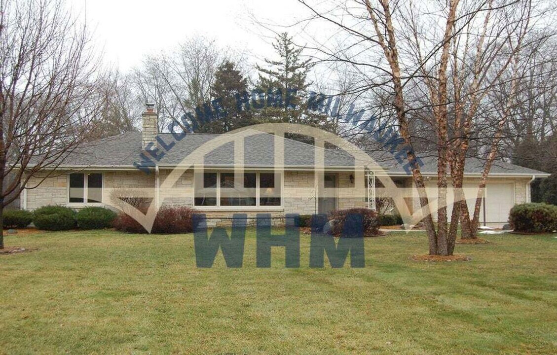 1920 Fairhaven Blvd in Elm Grove, WI - Building Photo