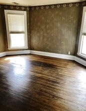 307 N Clinton St, Unit 2 in Bloomington, IL - Foto de edificio - Building Photo
