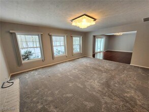 6960 Carriage Hill Dr in Brecksville, OH - Building Photo - Building Photo