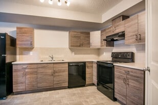 4705-C-4749 49 Ave in Leduc, AB - Building Photo