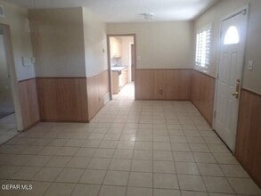 4931 Maxwell Ave in El Paso, TX - Foto de edificio - Building Photo
