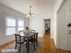 621 W Cornelia Ave, Unit M07B in Chicago, IL - Foto de edificio - Building Photo