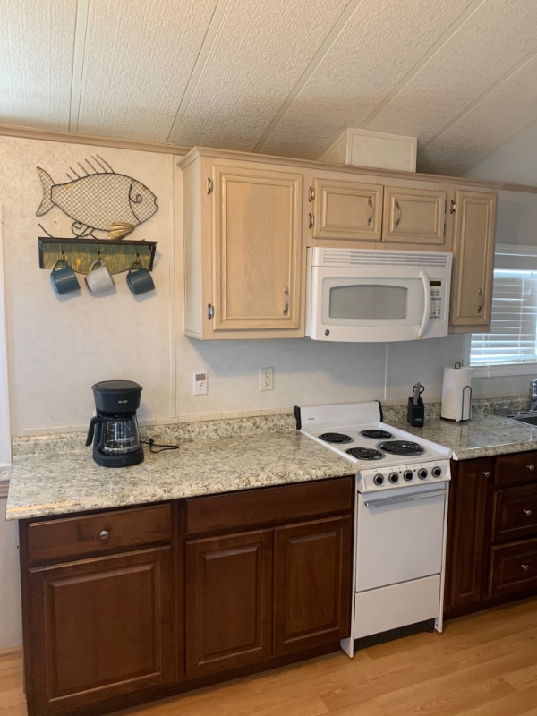 2580 NE Indian River Dr in Jensen Beach, FL - Foto de edificio - Building Photo