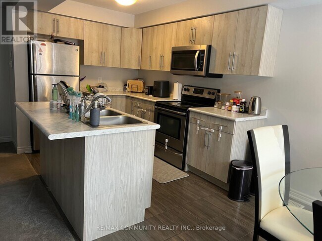 604 Julia Dr in Welland, ON - Building Photo - Building Photo