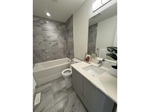 16561-17A 17a Ave in Surrey, BC - Building Photo - Building Photo