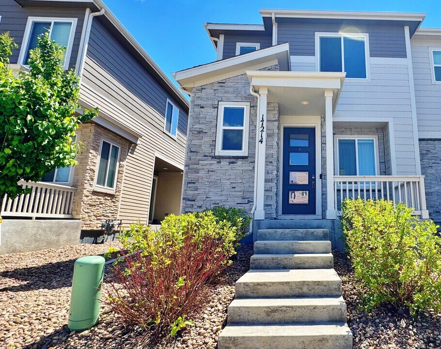 17214 E Center Pl in Aurora, CO - Building Photo