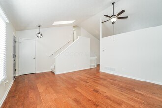 4008 Thompson Ave in Grove City, OH - Foto de edificio - Building Photo