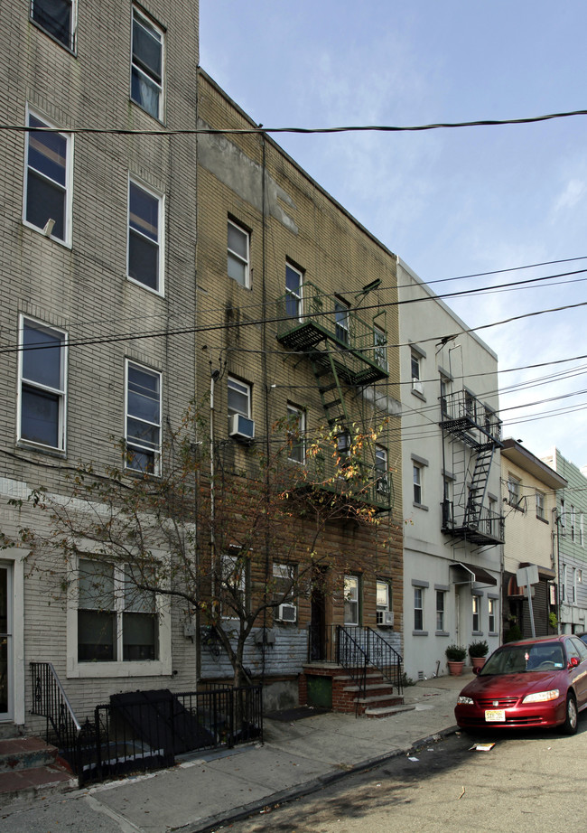 451 Pavonia Ave in Jersey City, NJ - Building Photo - Building Photo