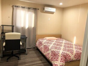 1299 W 37th Dr in Los Angeles, CA - Foto de edificio - Building Photo