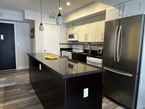 201 178th Dr in Sunny Isles Beach, FL - Building Photo - Building Photo