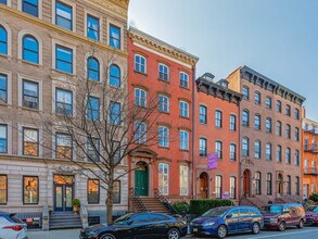 121 W 15th St in New York, NY - Foto de edificio - Building Photo