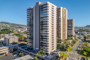 Kings Gate in Honolulu, HI - Building Photo