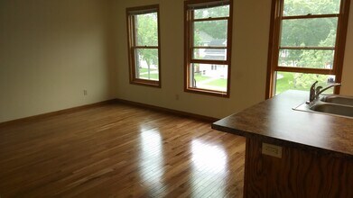 630 Water St, Unit 2 in Eau Claire, WI - Building Photo - Building Photo