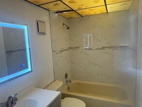 3161 NW 47th Ter, Unit 313 in Lauderdale Lakes, FL - Building Photo - Building Photo