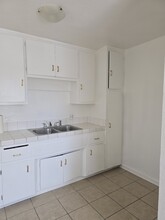 11112 S New Hampshire Ave, Unit 11112 S. New Hampshire in Los Angeles, CA - Foto de edificio - Building Photo