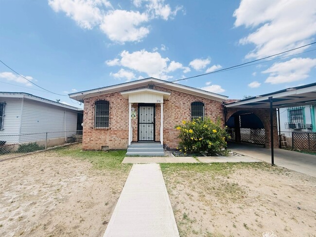 216 W Olive St, Unit 2 Bedroom 50-0406 in Laredo, TX - Building Photo - Building Photo