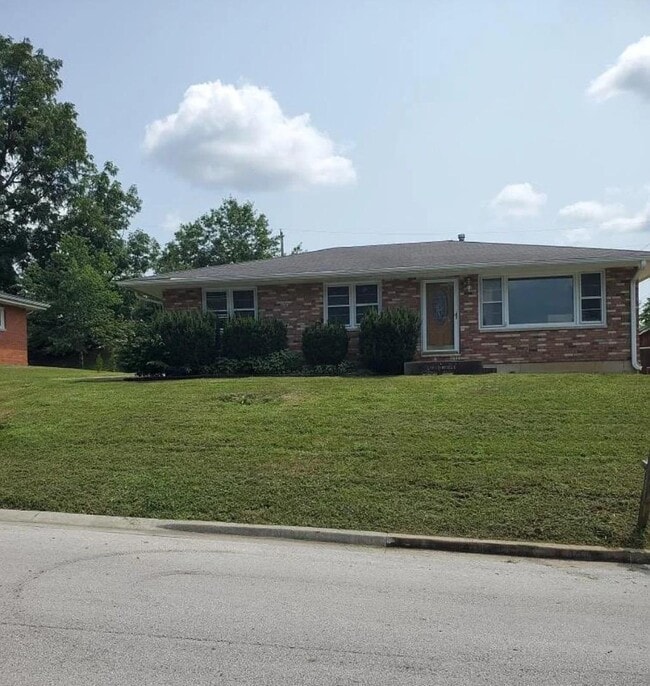 property at 1951 Elmwood Dr E