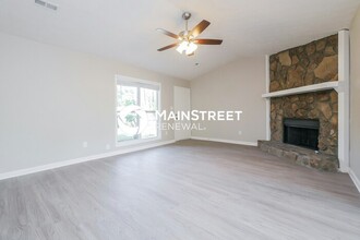 108 Christopher Pl in Riverdale, GA - Foto de edificio - Building Photo