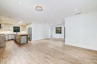 7620 SW 59th Ave in South Miami, FL - Building Photo - Building Photo