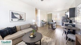 10000 W Missouri Ave in Glendale, AZ - Building Photo