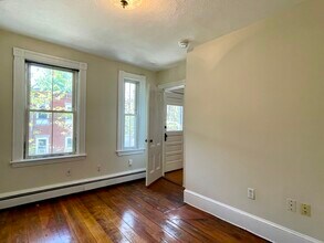 6 Mead St, Unit 2A in Boston, MA - Building Photo - Building Photo