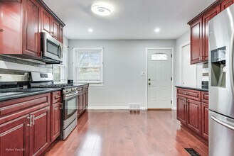 8845 Mango Ave in Morton Grove, IL - Building Photo - Building Photo