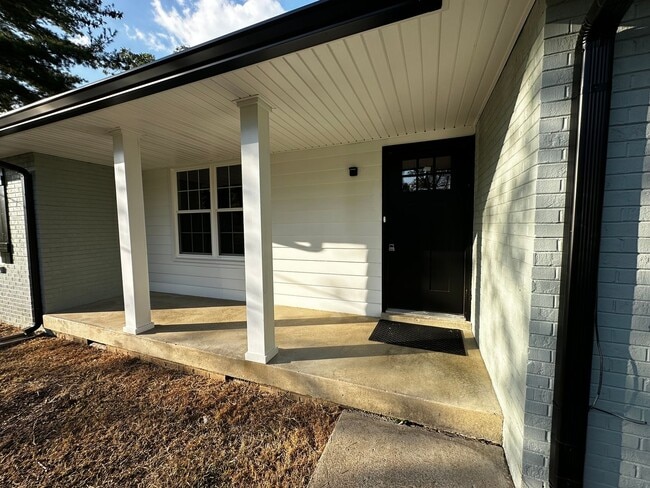 102 Dillon Dr in Hendersonville, TN - Foto de edificio - Building Photo
