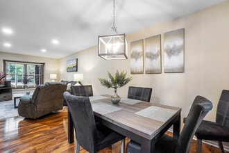 2323 Woodview Ln, Unit SI ID1285057P in Naperville, IL - Foto de edificio - Building Photo