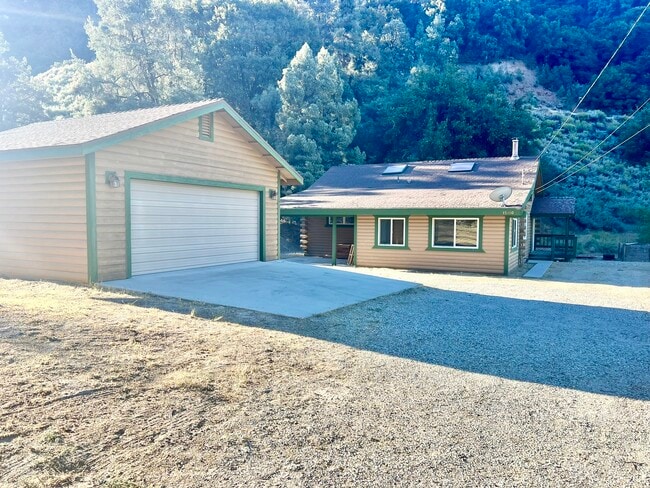 property at 15000 Geneva Ct