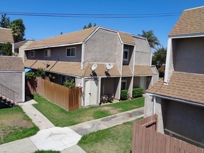 165 E Jackson St in Rialto, CA - Foto de edificio - Building Photo