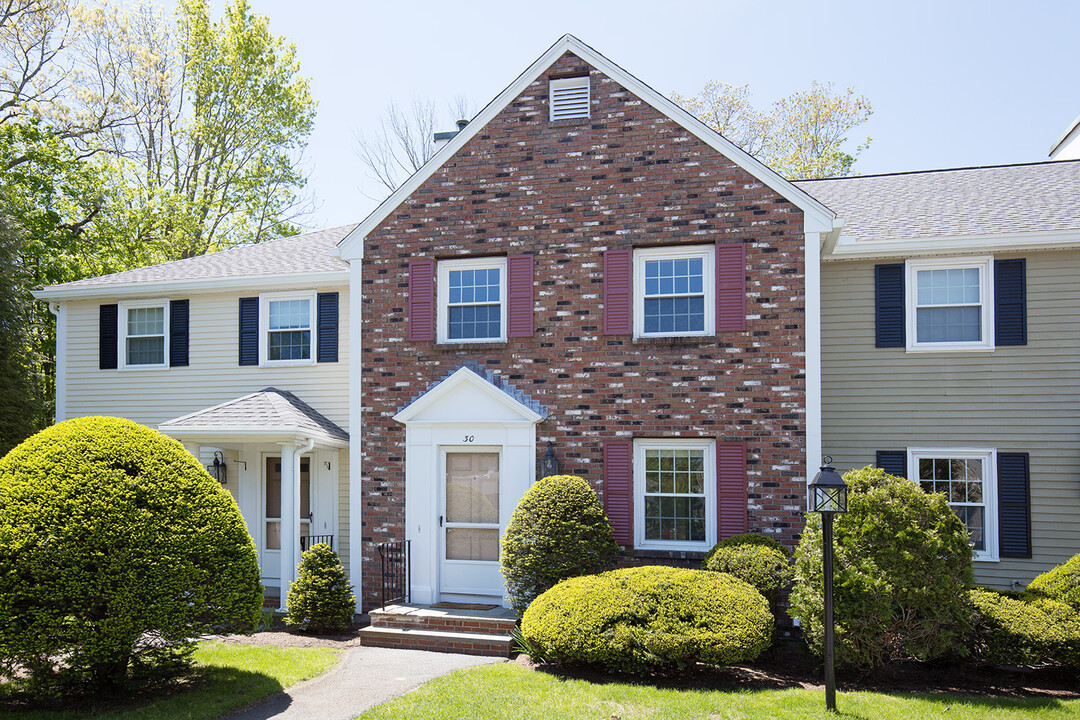 Hawthorne Village in Concord, MA - Foto de edificio