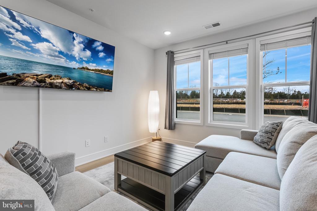 42708 Darala Dr in Ashburn, VA - Building Photo