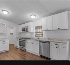 302 Woodridge Dr in Locust Grove, GA - Building Photo - Building Photo