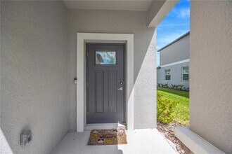 2524 Sunray Venus Wy in Ruskin, FL - Foto de edificio - Building Photo