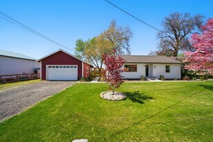 671 NW Evans Ave in Walla Walla, WA - Building Photo