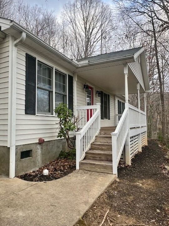 20 Rocky Creek Trail in Swannanoa, NC - Building Photo