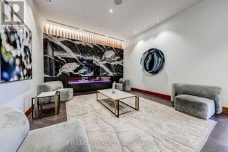 7895 Jane St in Vaughan, ON - Building Photo - Building Photo