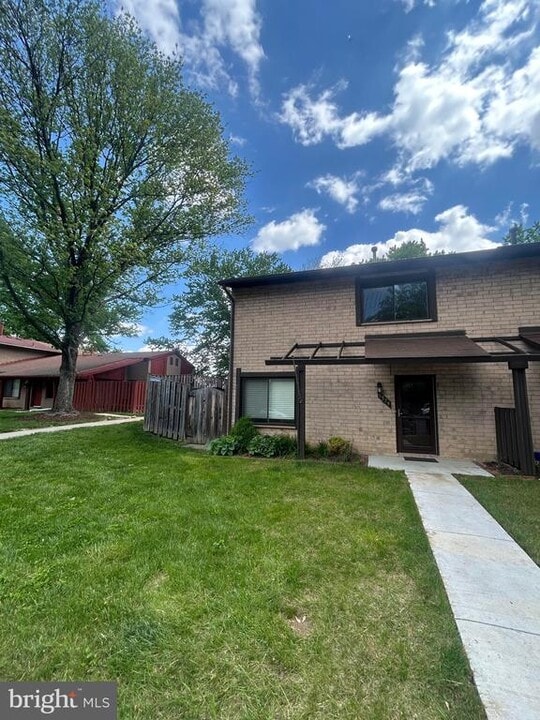 9574 Standon Pl in Columbia, MD - Building Photo