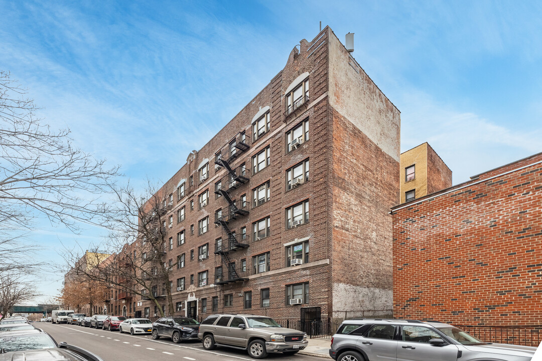 4310 49th St in Long Island City, NY - Building Photo