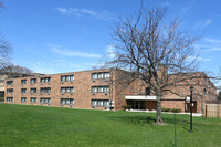 Kings Court Apartments in Waukegan, IL - Building Photo - Building Photo