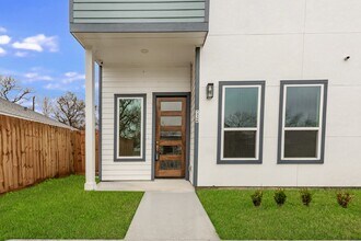 7315 Iwo Jima Rd in Houston, TX - Building Photo - Building Photo