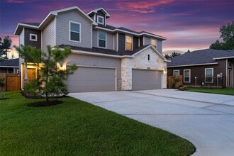 217 Oakcrest in Conroe, TX - Building Photo - Building Photo