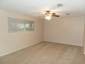 8110 Amurwood Dr in Tomball, TX - Building Photo - Building Photo