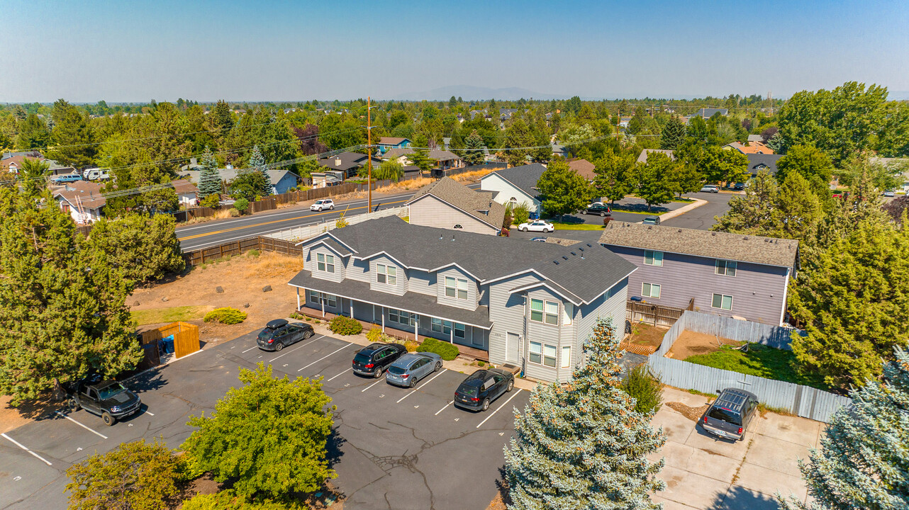 2940 NE Nikki Ct in Bend, OR - Building Photo