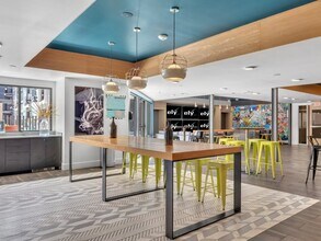 Ely on Fremont in Las Vegas, NV - Foto de edificio - Building Photo