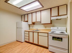 Davis Gardens Apartments in Pensacola, FL - Foto de edificio - Building Photo