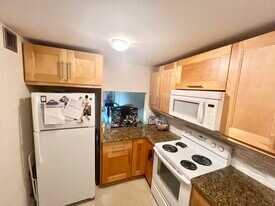 9430 Tangerine Pl in Davie, FL - Building Photo