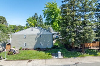 The Hamptons at River Heights in Carmichael, CA - Foto de edificio - Building Photo