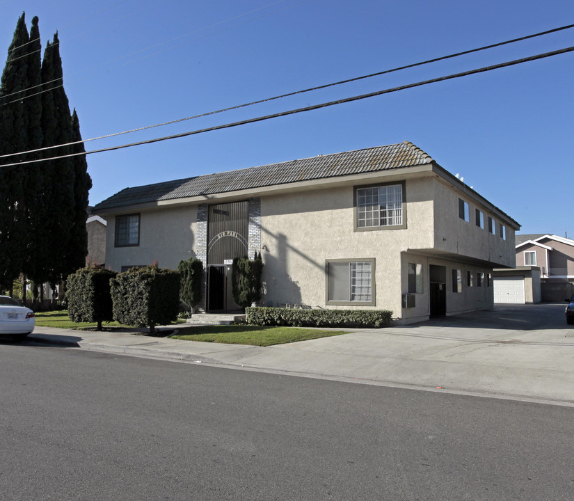 Sir Paul in Westminster, CA - Building Photo